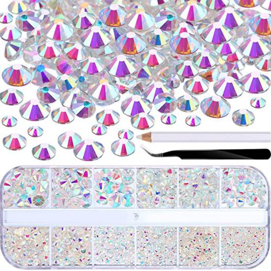 Zarte Nagelornamente, lebendiger, leicht zu klebender 3D-Effekt