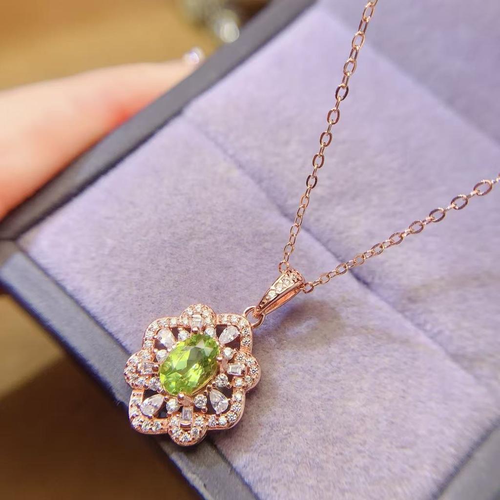 Factory Supply 925 Sterling Silver Natural Peridot Trendy Pendant Necklaces for Women Fashion Jewelry Luxury Design