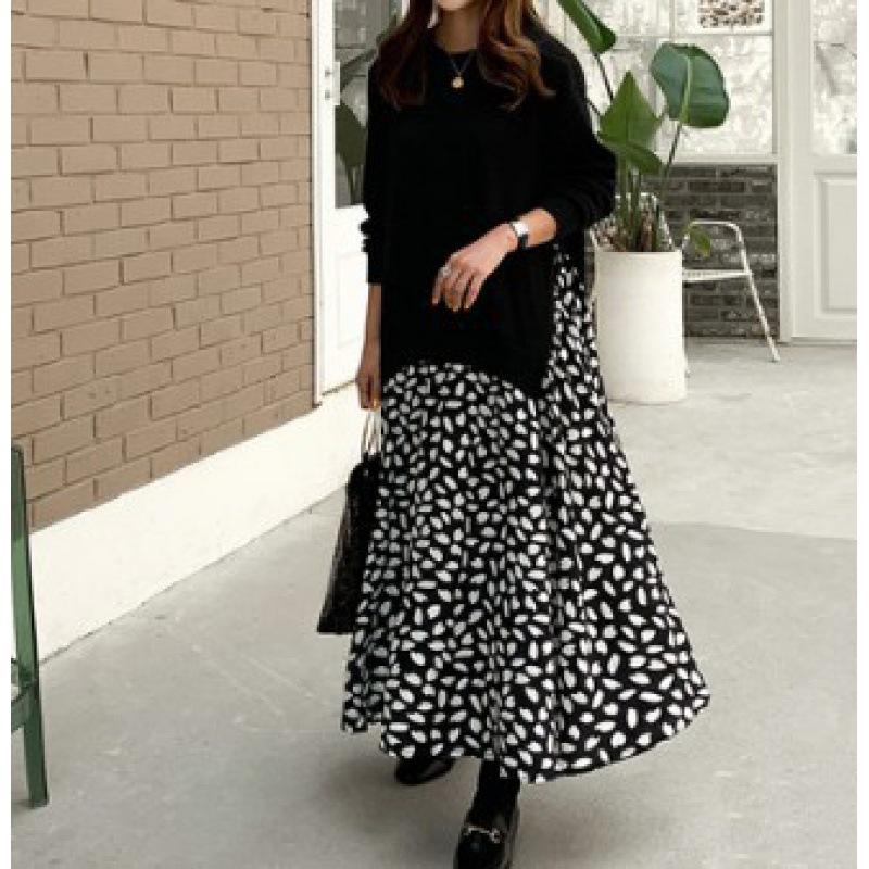 Vestido largo de manga larga con estampado empalmado y diseño de dos piezas (otoño/invierno 2023)