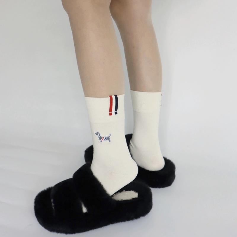 Welpenstickerei Mid-Calf-Socken mit Schwarz-Weißen Reinen Baumwollsocken für Männer und Frauen, Ein Trendiger Sockenstapel