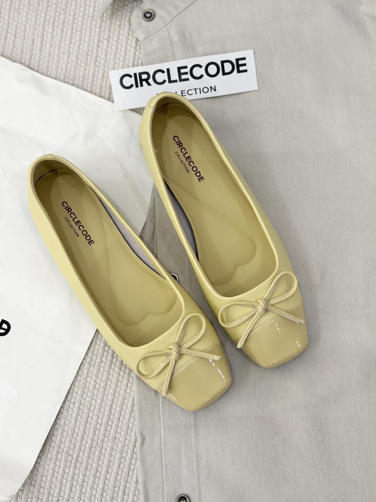 Flat bottom not tired feet casual shallow mouth single shoes women's 2025 new popular summer women's models light and non-slip one pedal