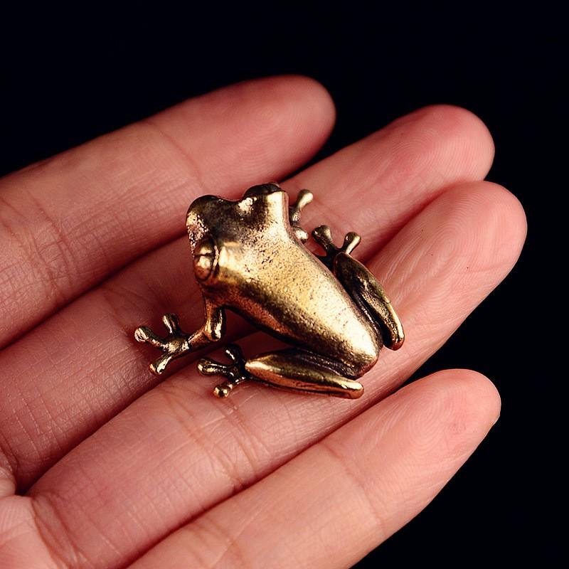 Mini Grenouille en Laiton Massif Ornement de Bureau Porte-clés Décoratif Figurine Animal Crapaud Porte-bonheur Décoration de Maison