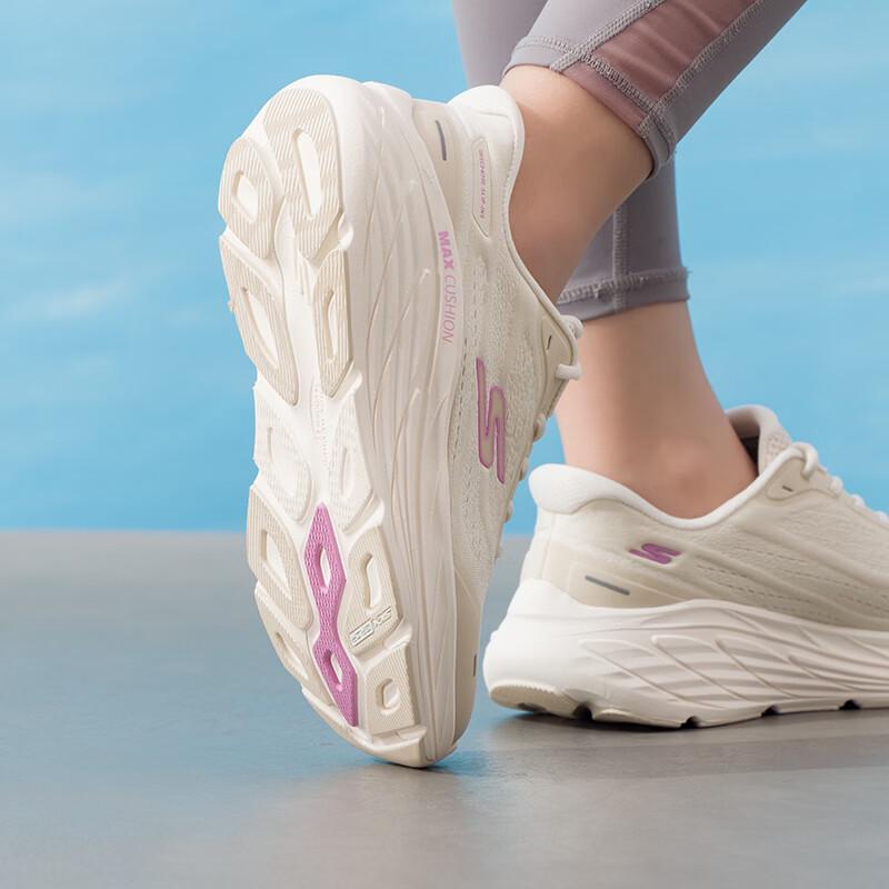 Skechers Women's GO'7/24 Running Shoes