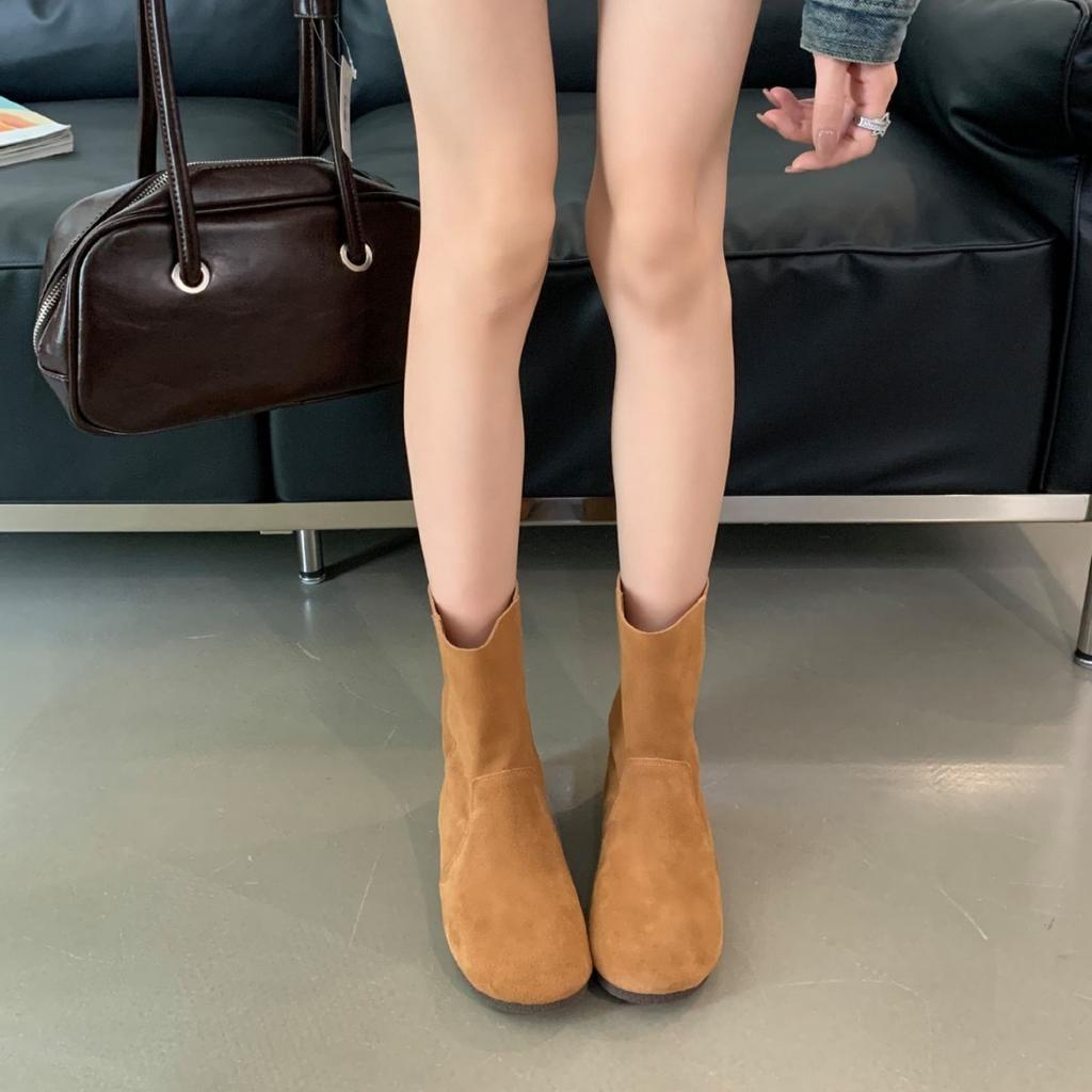 Korean Version of Matte Flip Round Head Flat Bottom Thin Boots Short Boots Women's 2025 New Flat Heel Wide Boots