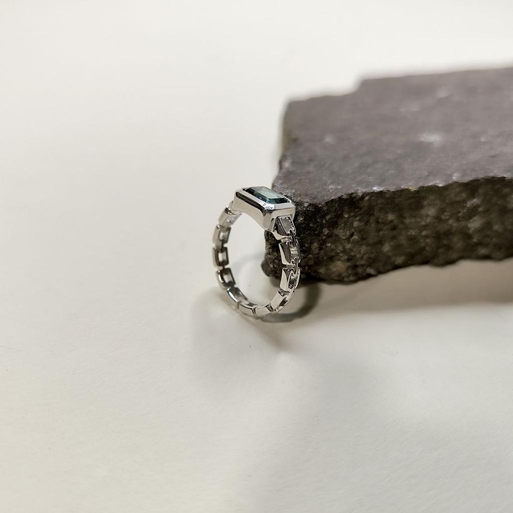 Серебряное кольцо с топазом Лондон Блю 1.475ct, вес изделия 3,51 гр (2174158)