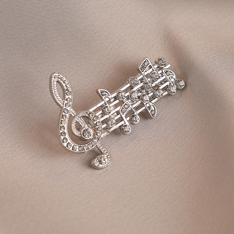 Exquisite High-End Schmetterlingsbrosche für Damenmode - Elegante Corsagen-Nadel & Kleidungsaccessoire