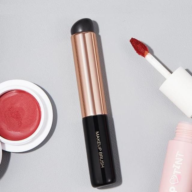 

Buttermilk - Lip Smudge Brush 1pc