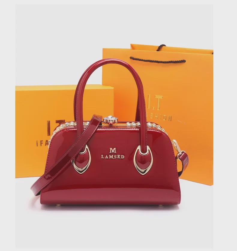 Trendy Dámská crossbody kabelka z pravé kůže 2025 - Všestranná pro matky středního věku