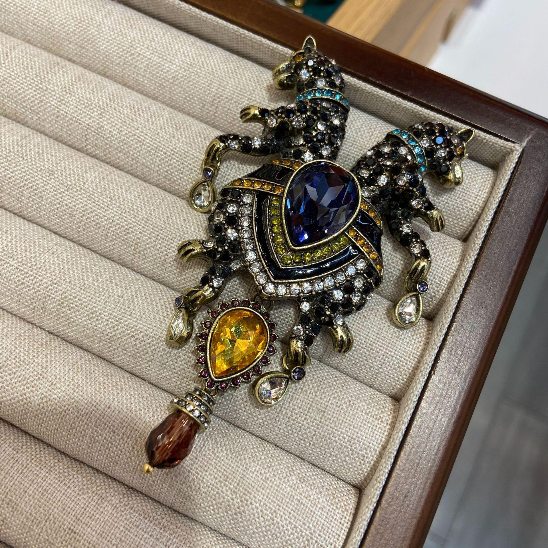 

Настоящее золото гальваническое покрытие роскошь тяжелая промышленность западный антикварный чешский полный бриллиант цветные драгоценные камни черный двойной леопард брошь