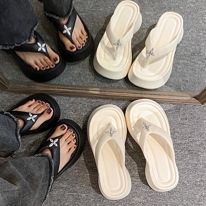 2025 Damen Flip-Flops mit Höhenabsatz: Dicksohlige, vielseitige Sommerslipper für Outdoor-, Strand- und Freizeitkleidung.