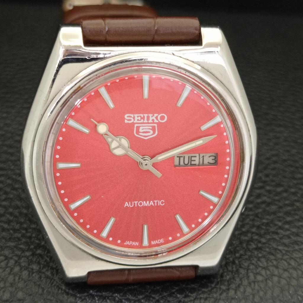AUTOMATIC VINTAGE SEIKO 5 JAPAN 7009A MENS RED COLOR DIAL WATCH A701244-5 R206a-a701244