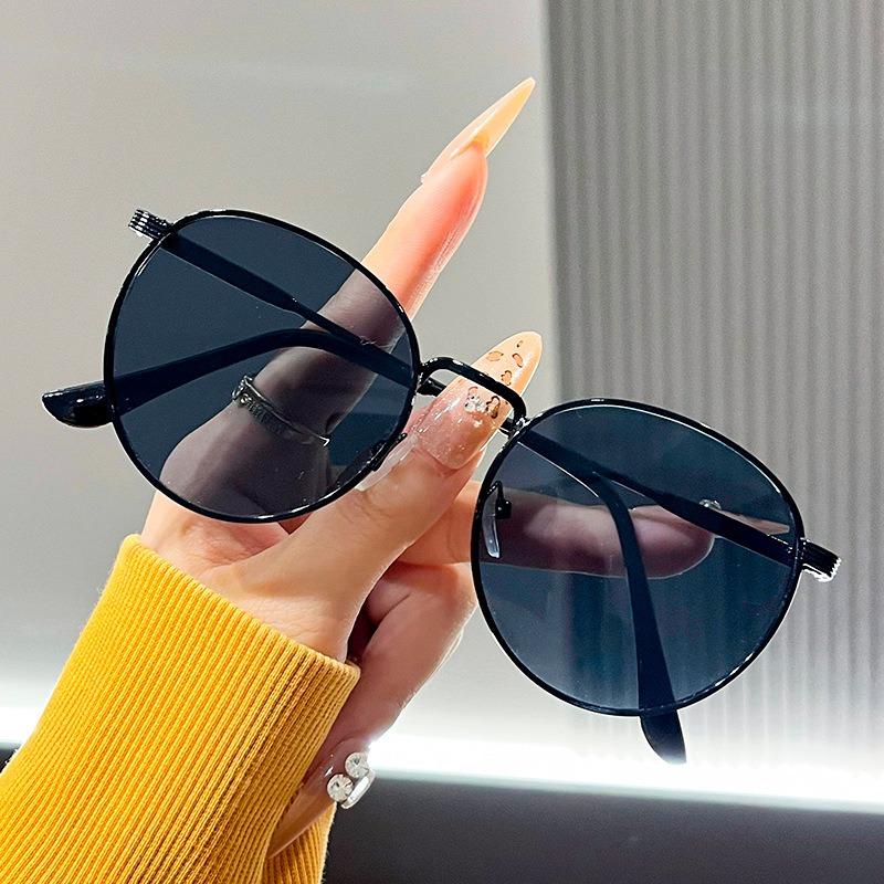 Metal round frame flat mirror unisex sunglasses new fashionable European American hip hop style trendy accessory