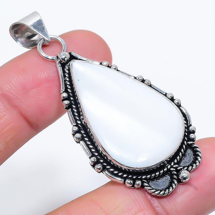 

Этническая ювелирная подвеска ручной работы с перламутром и драгоценными камнями 2,29 дюйма SR-10097