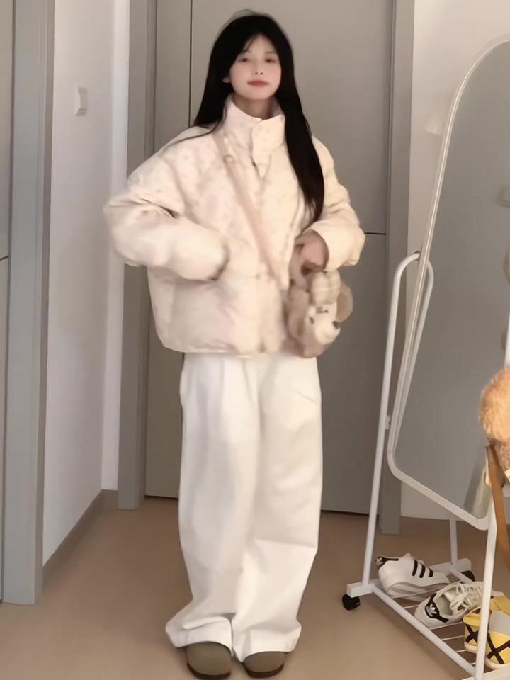 2024 Winter Women's Sweet Floral Cotton-Padded Jacket: Short, Stand-Up Collar, Thickened Milk-Colored Design