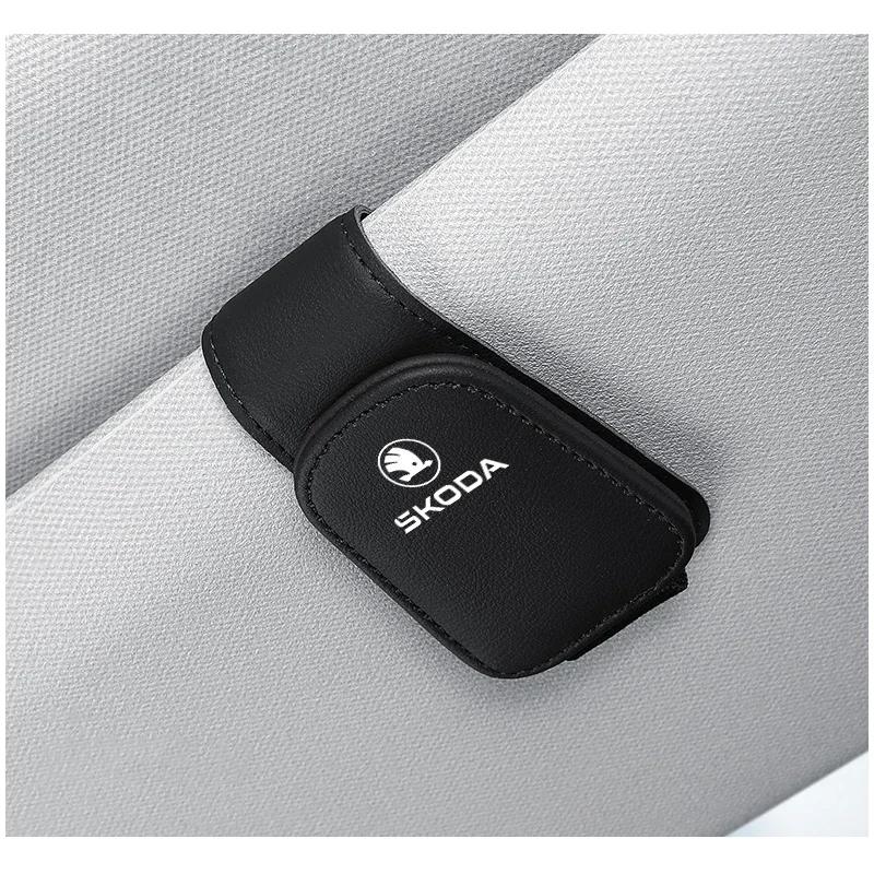 

Автомобильная наклейка 2025 Горячий Логотип Автомобиля Зажим для Очков на Козырек Хранение Билетов Карточек Зажим Для Skoda Yeti Vrs Kodiaq Kamiq Karoq Octavia Fab