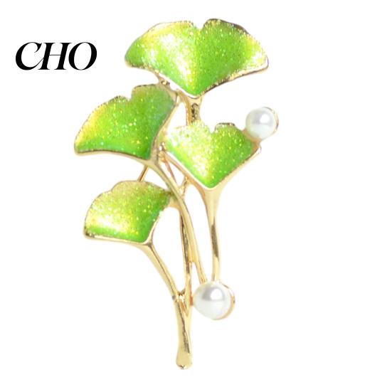Brooch Pin Enamel Finish Imitation Pearls Ginkgo Leaf Design Zinc Anti-rust Alloy with Gold-Plated Edges Suits Coats Sweaters Badge Green зелёный