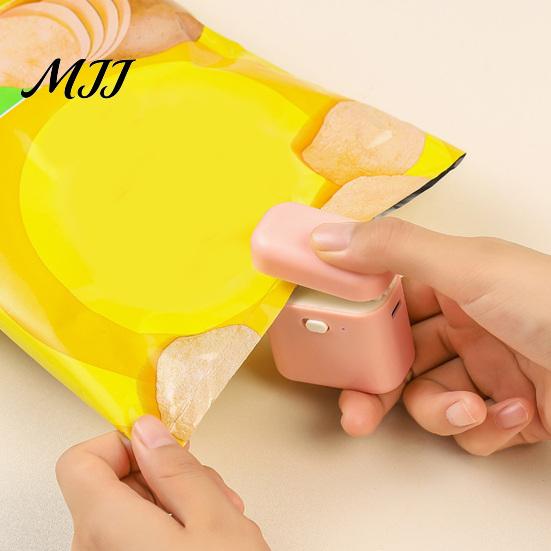 One Handed Bag Sealer for Travel Mini Sealer, Magnetic Rechargeable Heat Snack Plastic Portable Coffee Bags Bags, Food Freshness Clip, Quick Resealing
