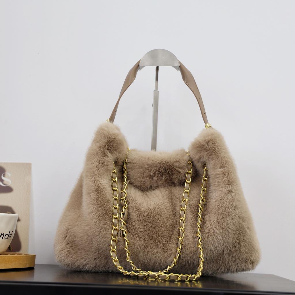 Elegant Faux Fur Shoulder Bags for Women Large Capacity Ladies Soft Plush Chain Handbags Fluffy Solid Color Underarm Bags Winter