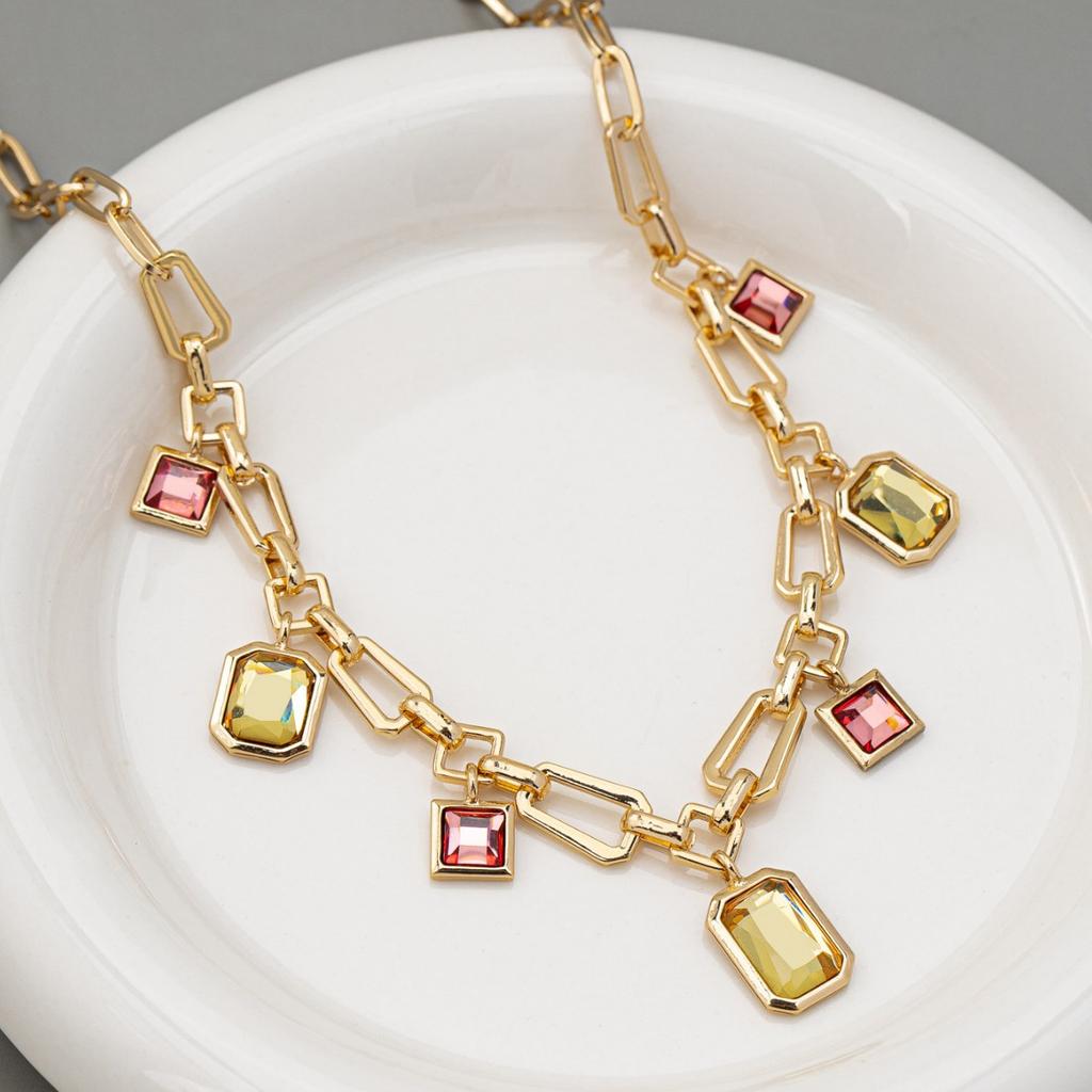 Hot selling exaggerated square crystal pendant necklace, versatile and high-end, collarbone chain for women
