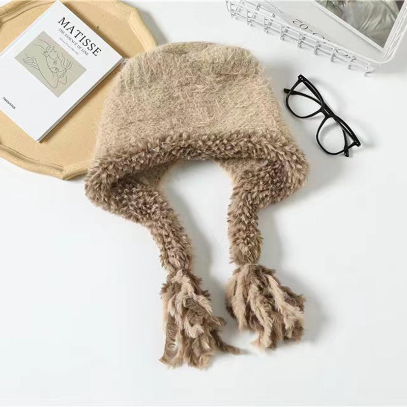 

Autumn and winter contrasting colors, burrs, ear protectors, hats, warm braids, casual pullovers, cat ears show face, small knitted hats, women хаки