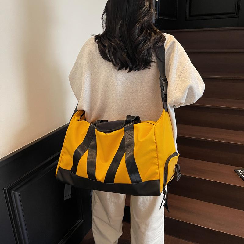 Trendy and Cool Simple Large-capacity Travel Bag Solid Color Daily Commuter Locomotive Outdoor Sports Style Fitness Bag