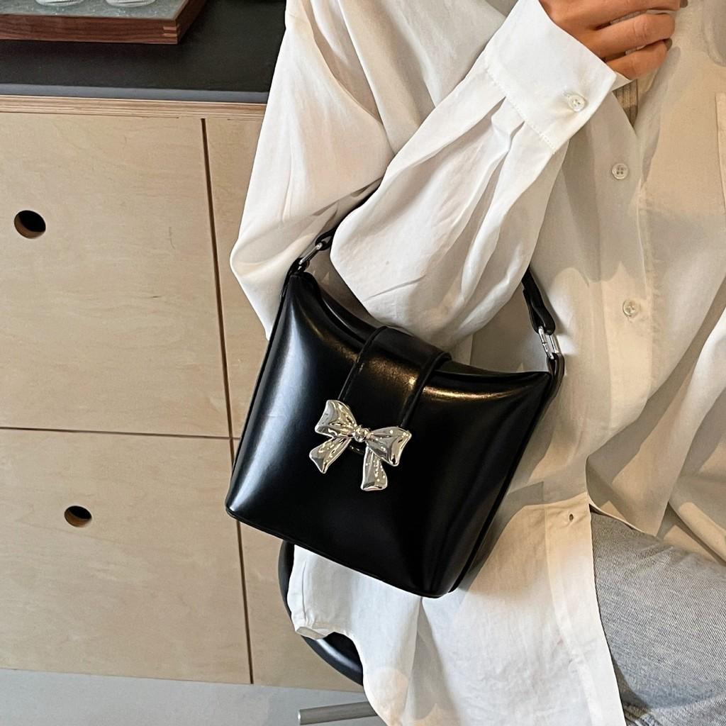 IELGY Женская модная и простая нишевая повседневная универсальная сумка-ведро на плечо — фото 6