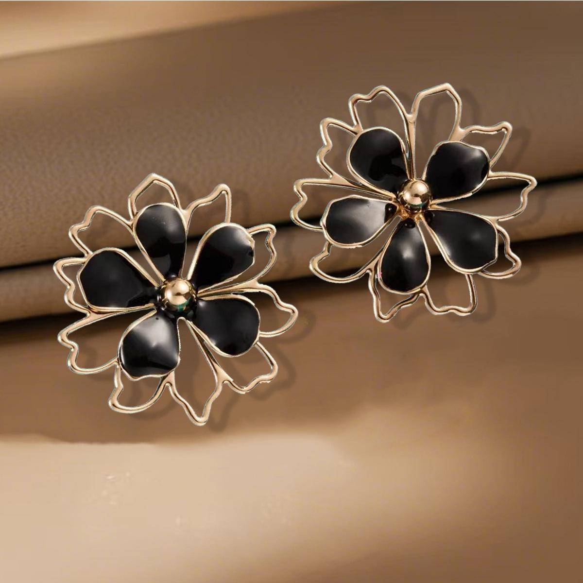 

Color sweet small fresh oil dripping flower stud earrings simple design feeling hollow double-layer petal earrings temperament earrings чорний