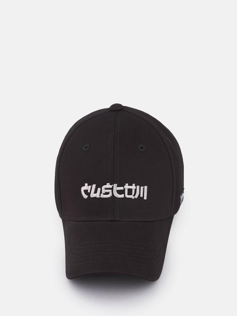 Baumwoll-Baseballkappe mit schwarz gesticktem Custom Wear-Logo in Schwarz und Weiß