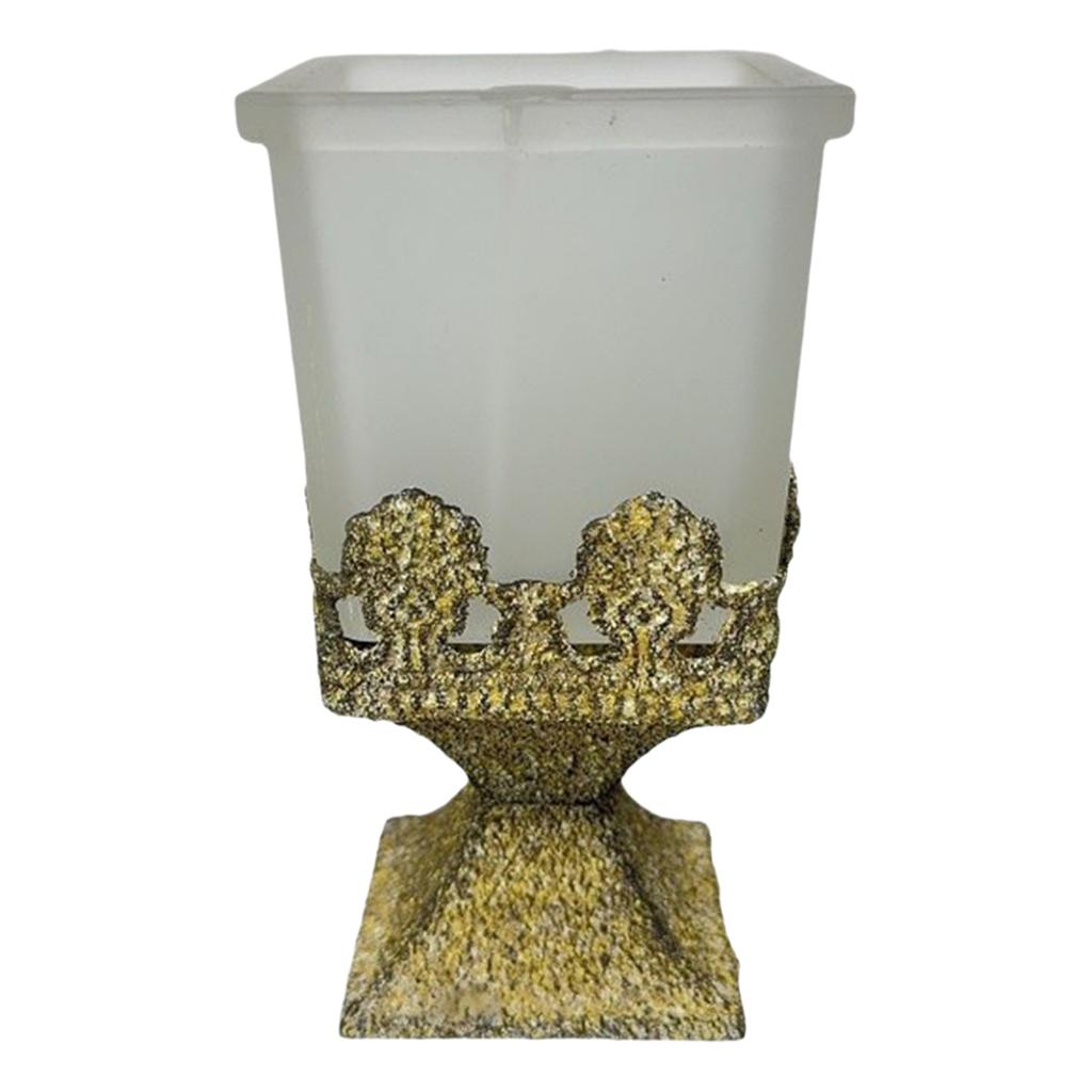 Elegant Iron Candle Holders Classical Design Candlestick Holders for Weddings Parties and Dinners Decors Accessory