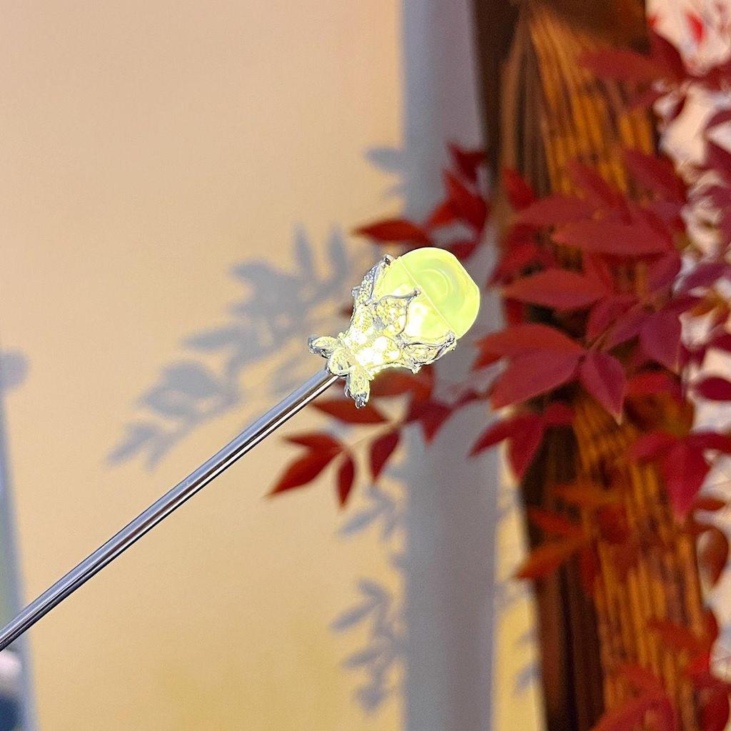 Ancient Style Luminous Hairpin: High-End Alloy Lantern Design for Hanfu Skirts