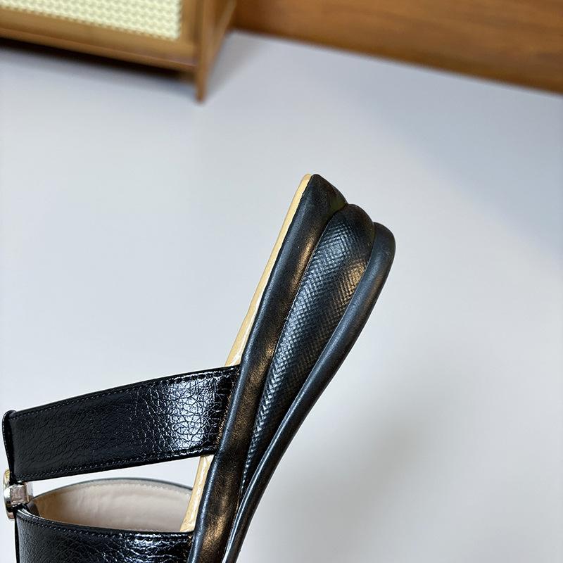 2024 New Summer Slope Heel Thick Sole Sandals and Slippers with Metal Decoration, One Word with Mom Beach Shoes