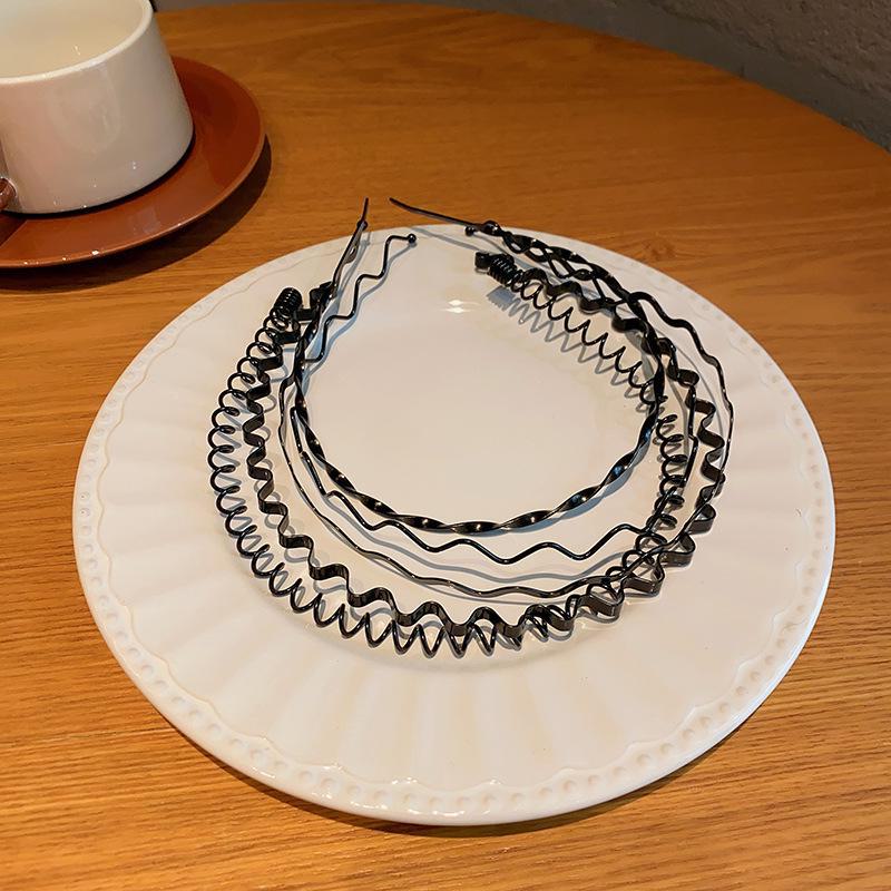 Unisex Black Non-Slip Invisible Sports Headband - Simple Korean Style Wave Hairpin Accessory