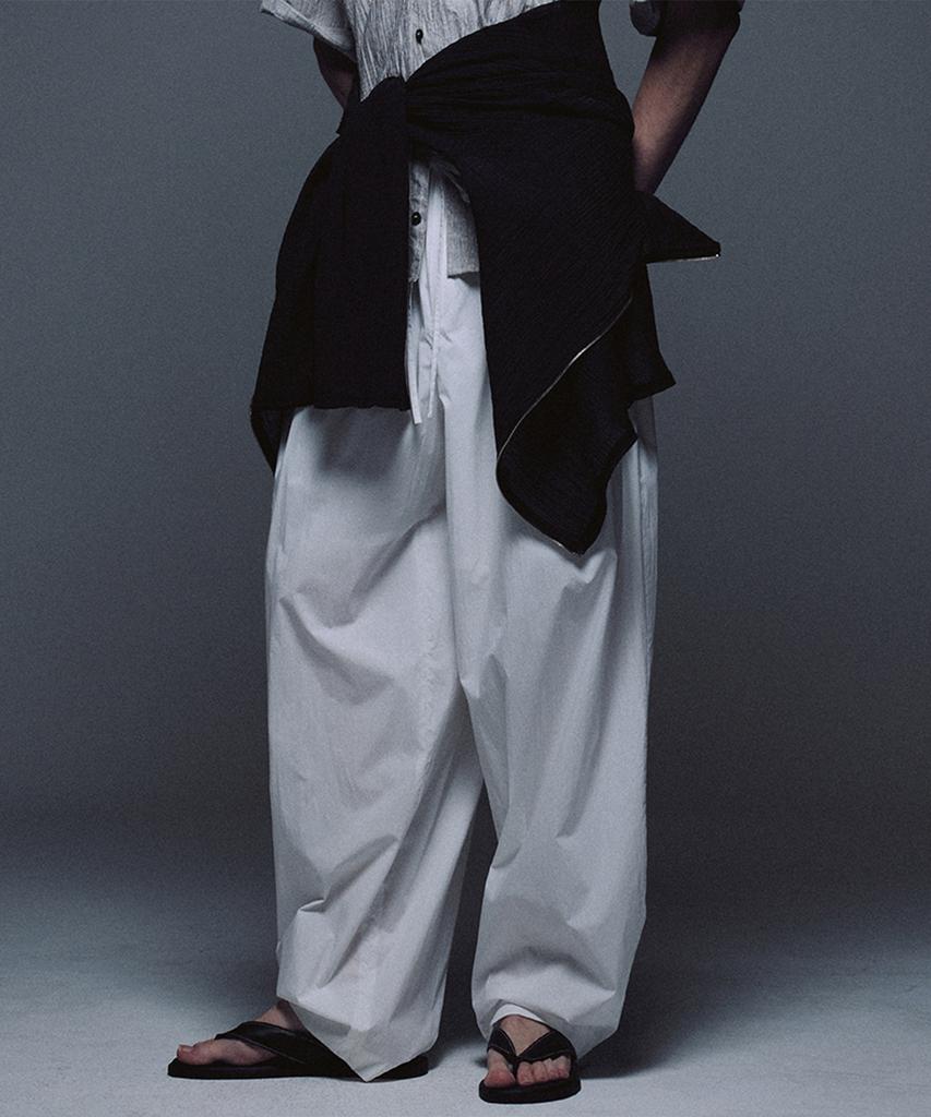 UMARMUNG Lightweight Cotton Oval Silhouette Pants_White