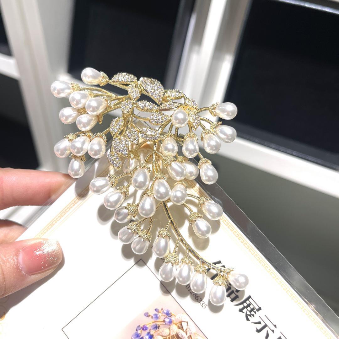 Bo Xin Yun Exquisite Crystal Wisteria Brooch – Fashionable Luxury Corsage for Clothing and Dresses