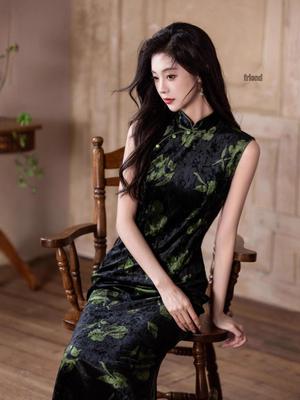 Elegancki Jesienny Jedwabny Cheongsam: Bezrękawna, wyszczuplająca sukienka inspirowana dynastią Ming