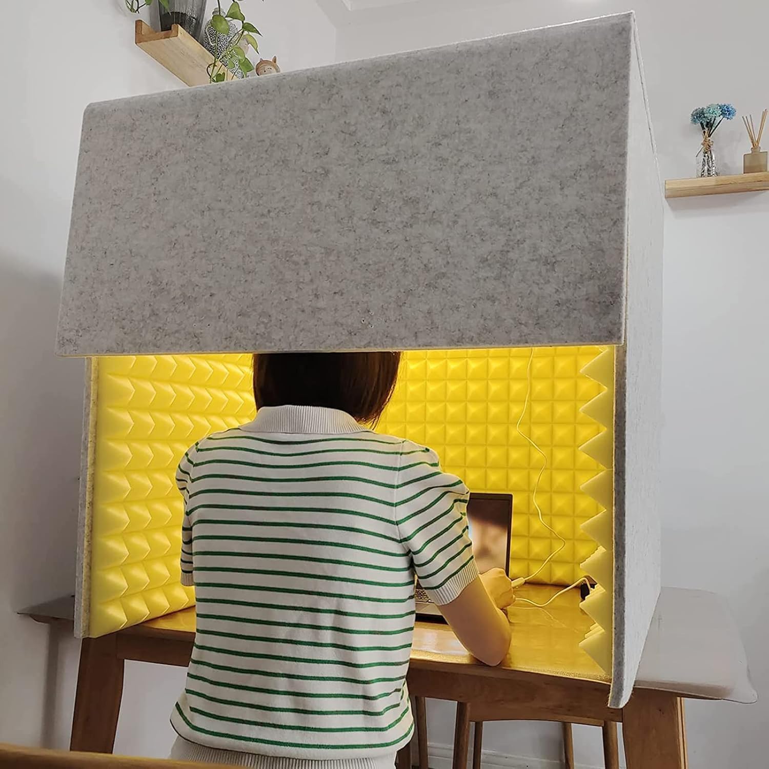 

Simple soundproof room for one person, soundproof sheet, wall, soundproofing, tabletop, microphone, soundproofing, sound-absorbing material, shield,