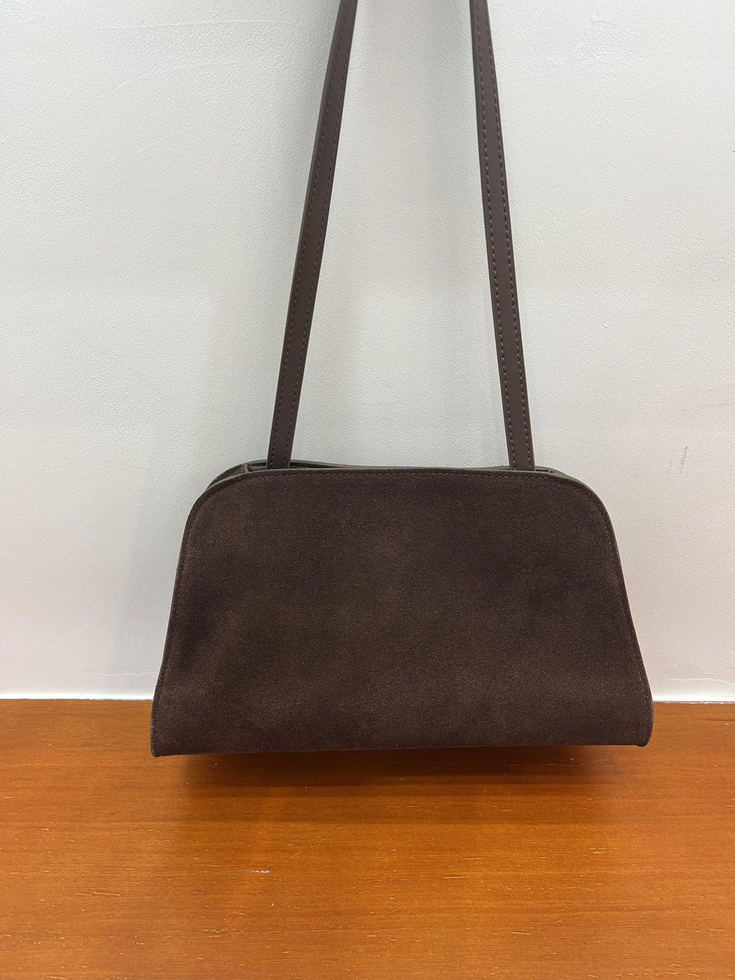 

And Hot Item Frosted Leather TR Peggy Underarm Handheld Bag Minimalist High-end All-match Single-shoulder Horse-bit Bag 28x13x14cm кофейный