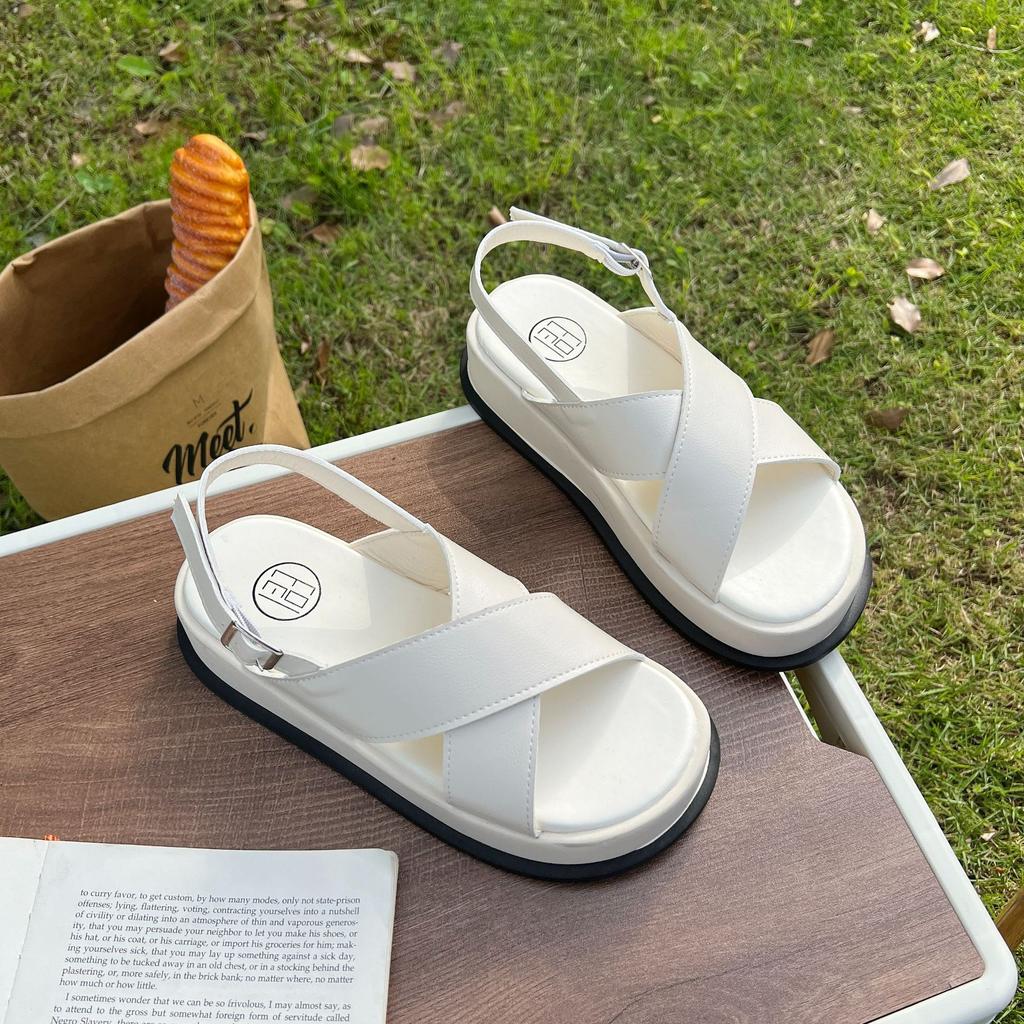 Thick-soled casual one-word buckle sandals women's summer 2025 new fashion Internet celebrity viral trends Roman shoes