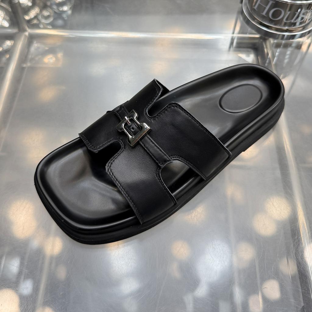 Soft-soled Comfortable, Fashionable and Versatile One-word Cool Slippers 2025 Summer New Soft Leather Simple Outer Wear Open-toed Sandal Holder