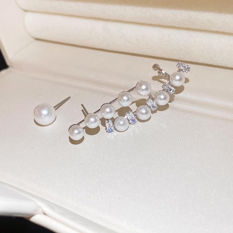 Silver Needle Retro Pearl Asymmetrical Earrings - High-End, Fashionable Ear Clips for Women