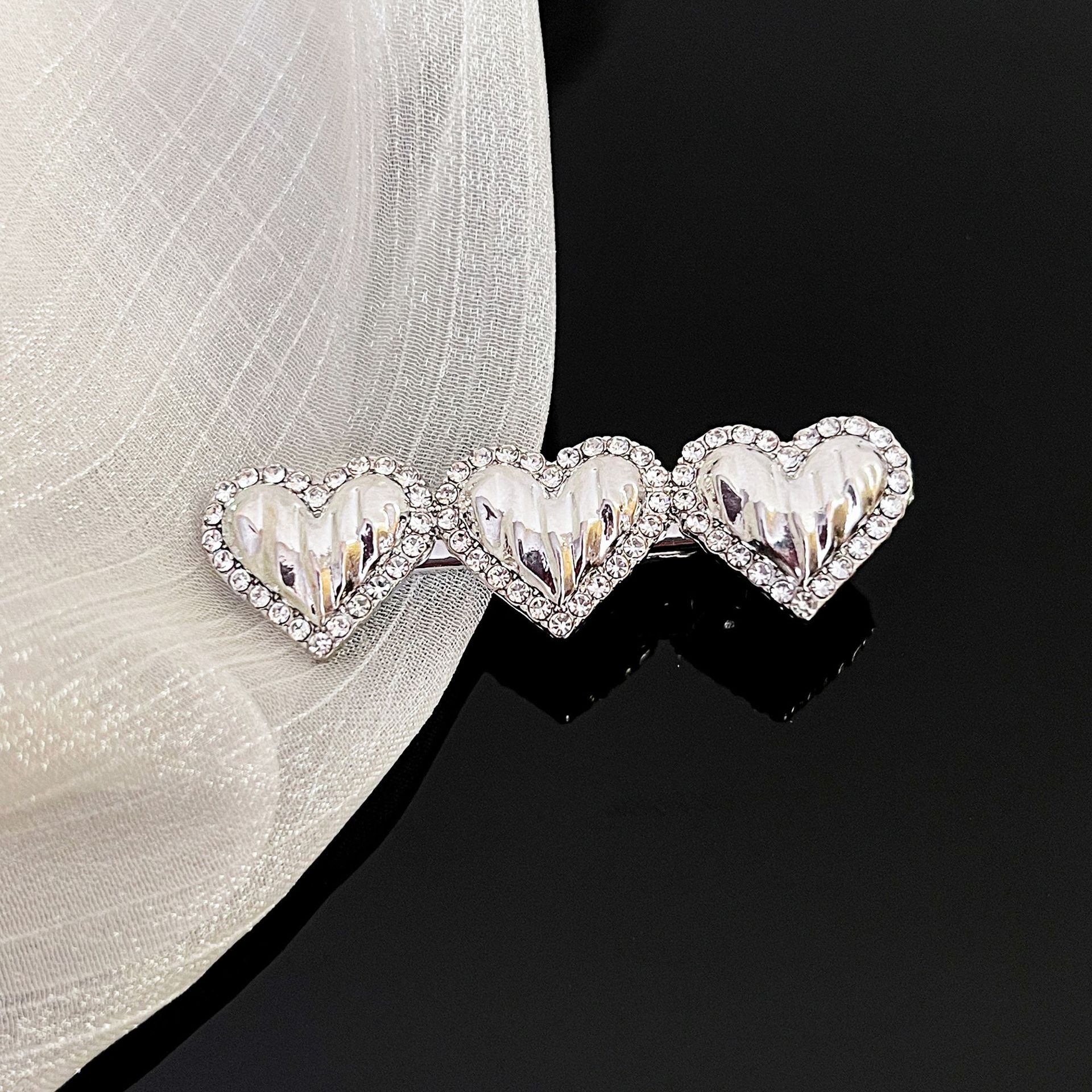 

Простая металлическая заколка в виде утконоса, крокодиловая вьющаяся шпилька, заколки, держатель для прически, пушистые корни волос, салонная стрижка, головные уборы, заколки для волос 1pc