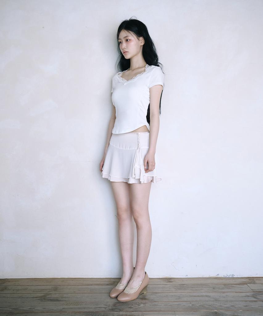 Leijeumiya Lily Halterneck Lace Top [White]