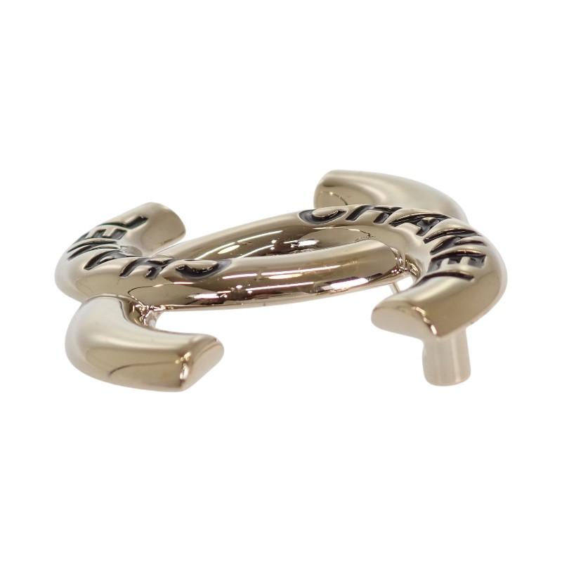 CHANEL  Brooch gold metal Women