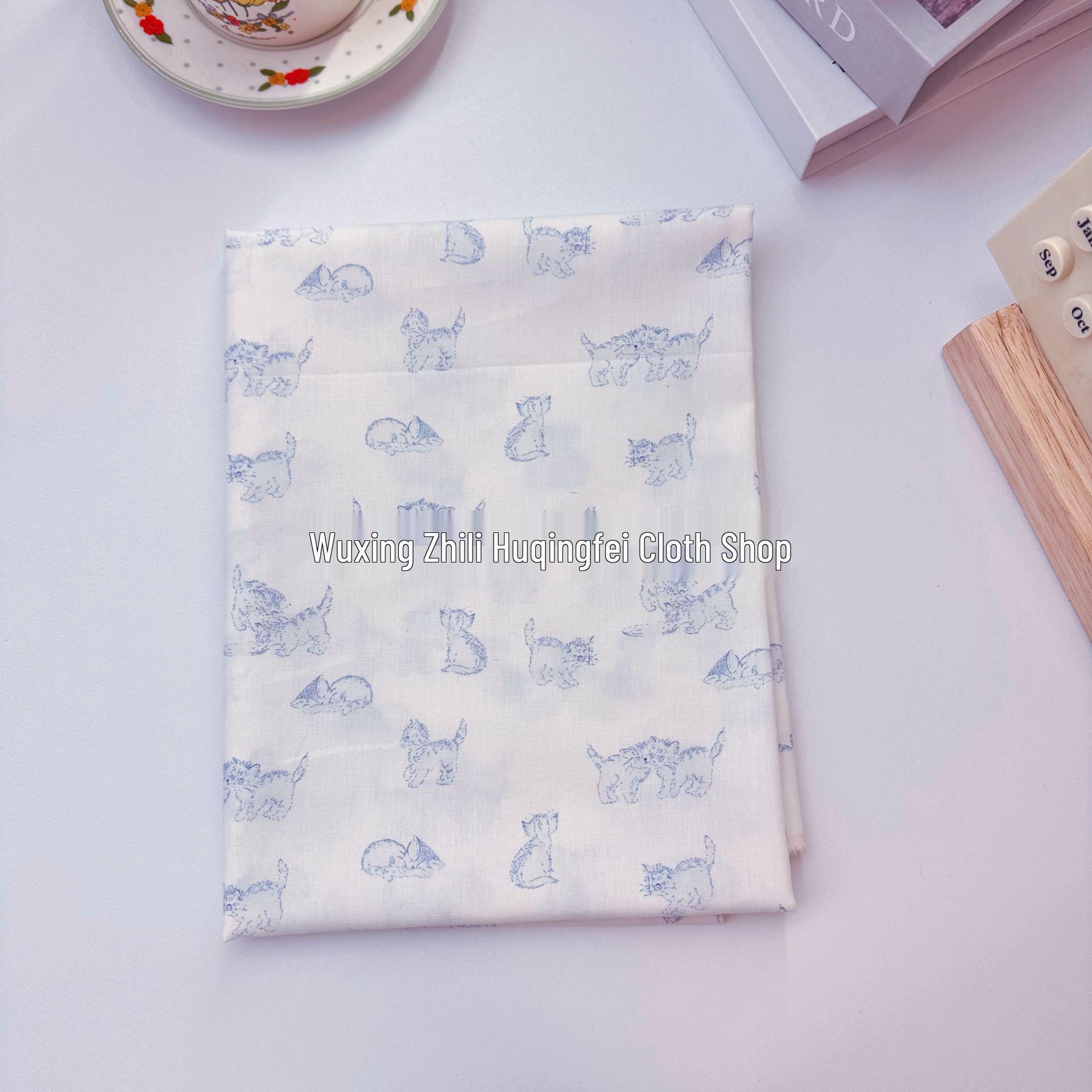 

100% Хлопок 40-й номер Цифровая печать Ткань с цветочным рисунком и маленьким котенком в корейском стиле для женской, детской, семейной одежды и домашней одежды, сделанной своими руками 95 cm белый