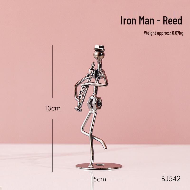 

Винтажный подсвечник в стиле Железного человека для атмосферы ресторана и бара