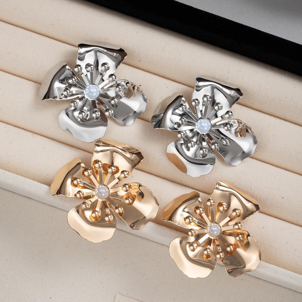 Fashion Metal Flower Petal Earrings Retro Sense Simple Premium Pearl Stud Earrings Design Sense Earrings Women