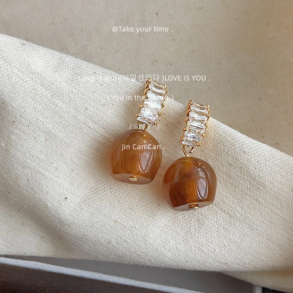 French literary style amber earrings, slightly inlaid zircon plated earrings.