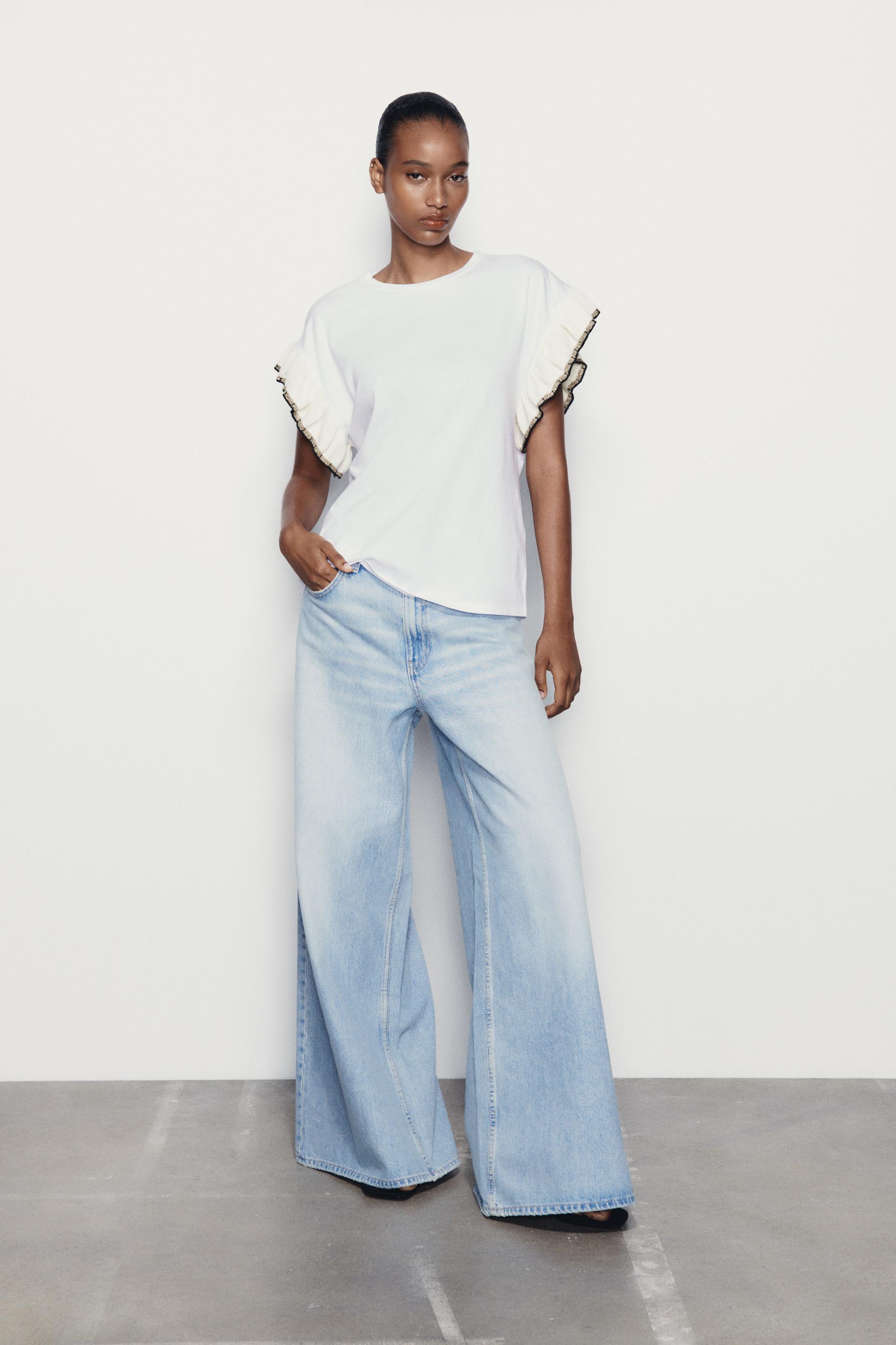 

ТРИКОТАЖНАЯ ФУТБОЛКА С ОРУШАМИ