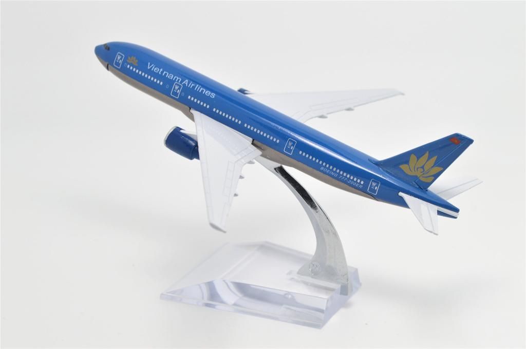 TANG DYNASTY 16cm Vietnam Airlines Boeing B777 Alloy Airplane Model Toy 1/400