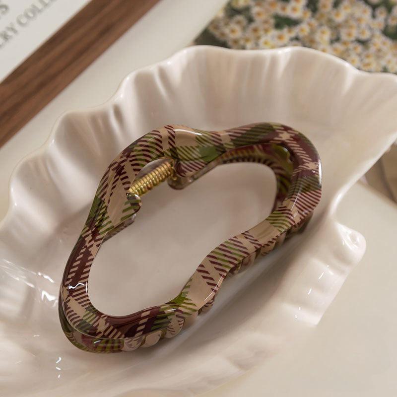 

Plaid Shark Hair Clip: High-End Updo Accessory in Brown, Red, and Green - Perfect for Christmas Style